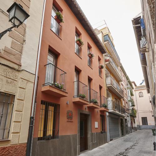 Caballerizas Con Parking Gratuito En Pleno Centro Grenade